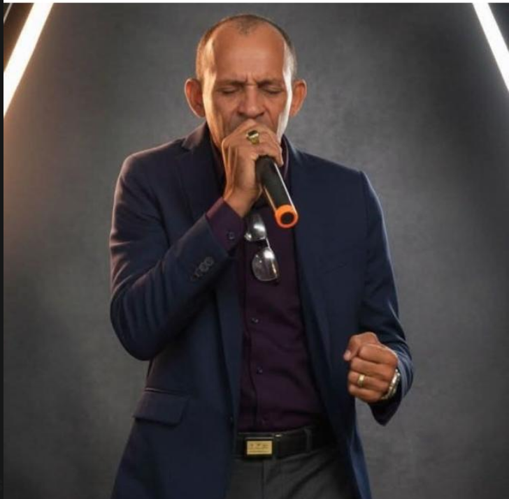 JOÃO LOPES - CANTOR